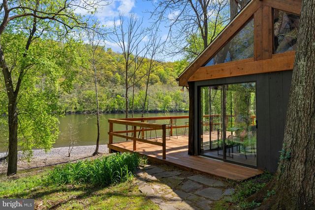 6 BRIDGE ONE LANE, Pipersville, PA 18947