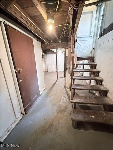 553 Whitney Avenue, Akron, OH 44306