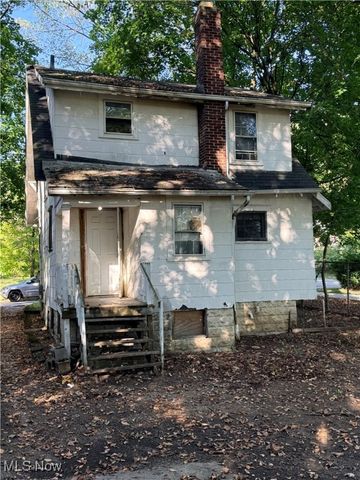553 Whitney Avenue, Akron, OH 44306