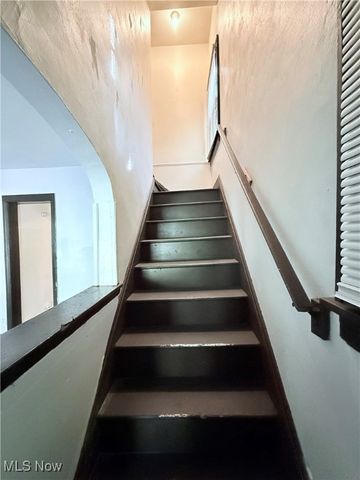 553 Whitney Avenue, Akron, OH 44306