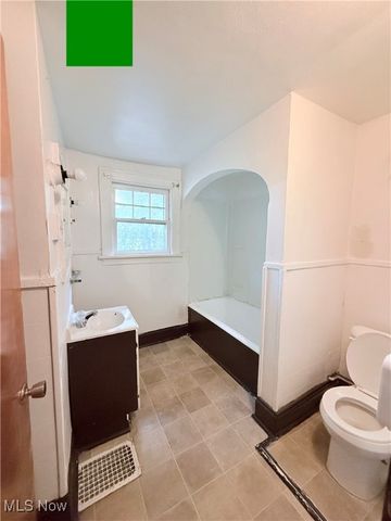 553 Whitney Avenue, Akron, OH 44306