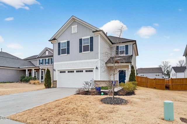 2212 Fairway Green Drive, Fuquay Varina, NC 27526