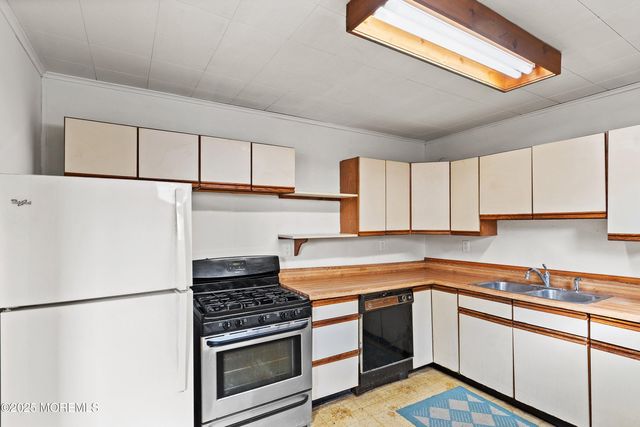 63 Illinois Avenue, Waretown, NJ 08758