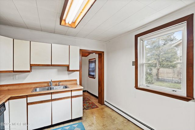 63 Illinois Avenue, Waretown, NJ 08758