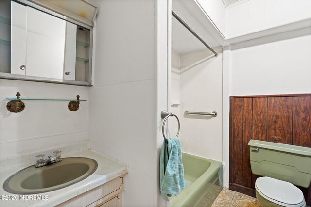 63 Illinois Avenue, Waretown, NJ 08758