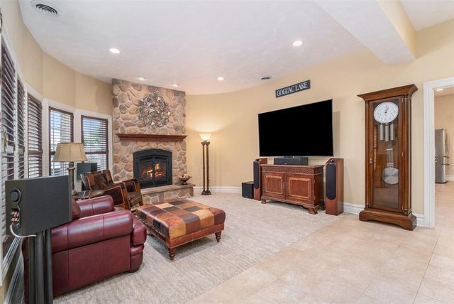 143 Waupakisco Beach, Battle Creek, MI 49015