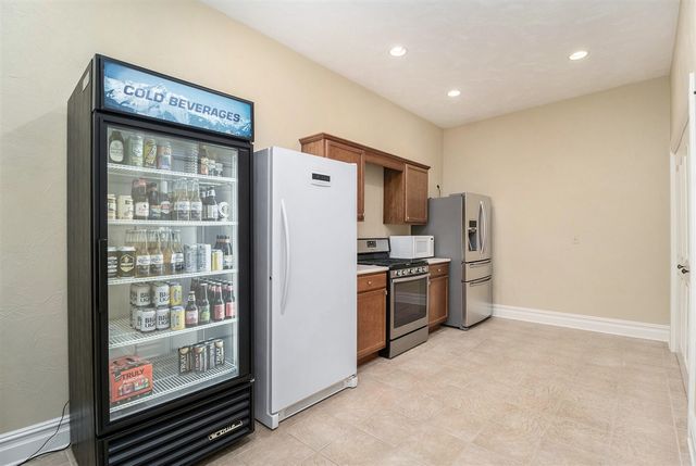 143 Waupakisco Beach, Battle Creek, MI 49015