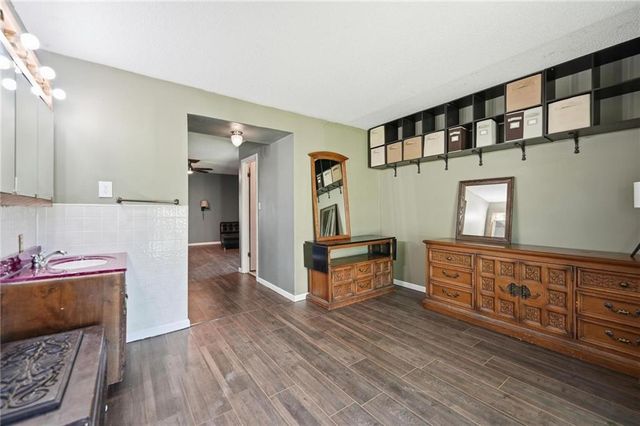 6925 Caenen Avenue, Shawnee, KS 66216