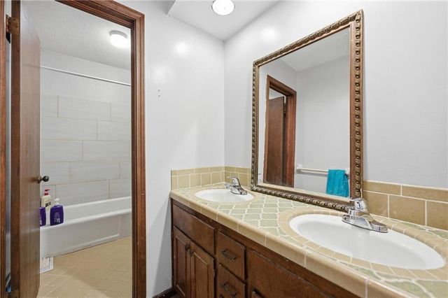 6925 Caenen Avenue, Shawnee, KS 66216