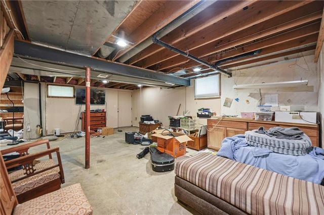 6925 Caenen Avenue, Shawnee, KS 66216