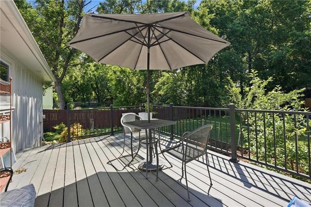 6925 Caenen Avenue, Shawnee, KS 66216