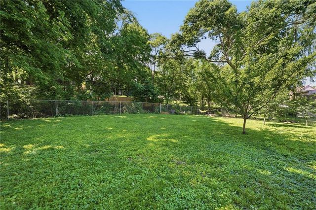 6925 Caenen Avenue, Shawnee, KS 66216