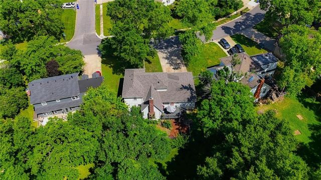 6925 Caenen Avenue, Shawnee, KS 66216