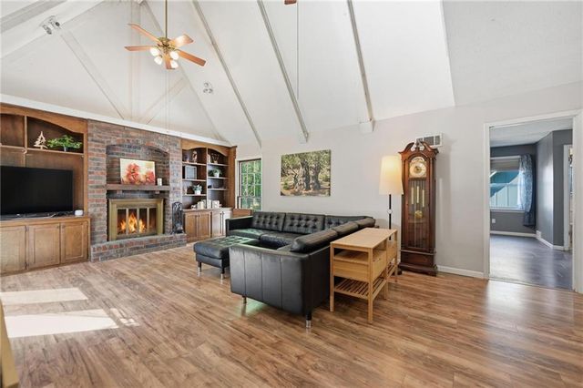 6925 Caenen Avenue, Shawnee, KS 66216