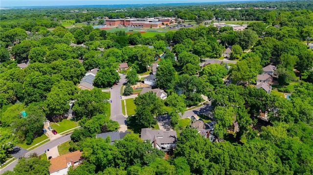 6925 Caenen Avenue, Shawnee, KS 66216