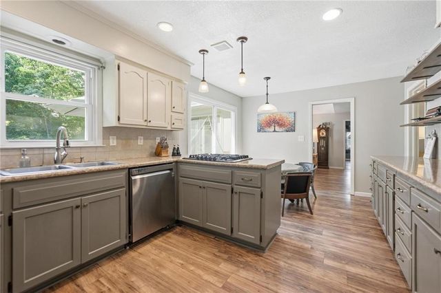 6925 Caenen Avenue, Shawnee, KS 66216