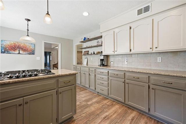 6925 Caenen Avenue, Shawnee, KS 66216