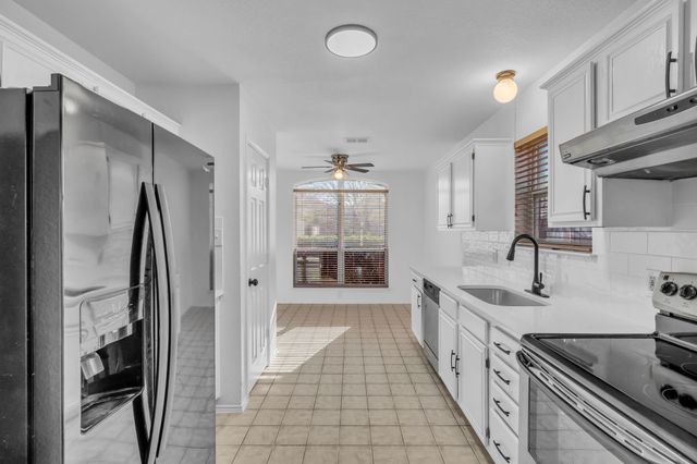 319 Faircrest Drive, Arlington, TX 76018