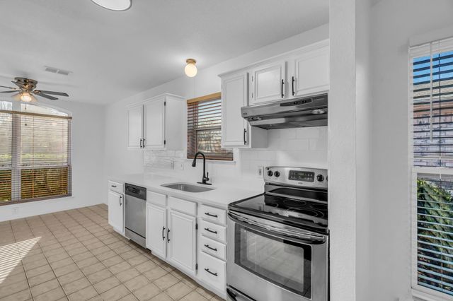 319 Faircrest Drive, Arlington, TX 76018