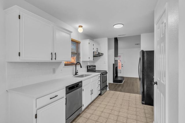 319 Faircrest Drive, Arlington, TX 76018