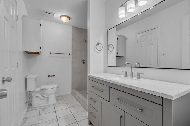 319 Faircrest Drive, Arlington, TX 76018