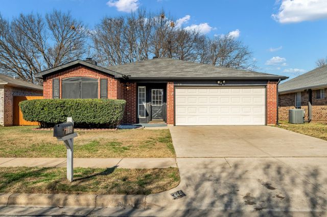 319 Faircrest Drive, Arlington, TX 76018
