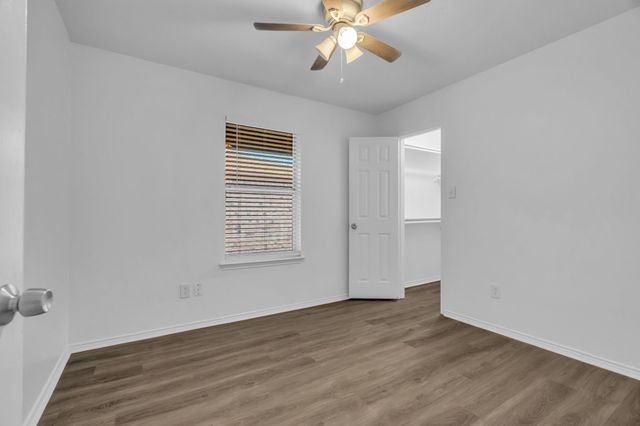 319 Faircrest Drive, Arlington, TX 76018