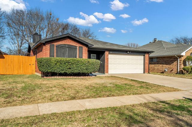 319 Faircrest Drive, Arlington, TX 76018