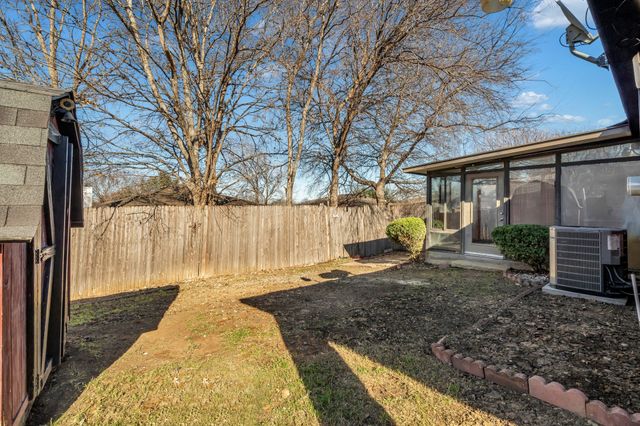 319 Faircrest Drive, Arlington, TX 76018