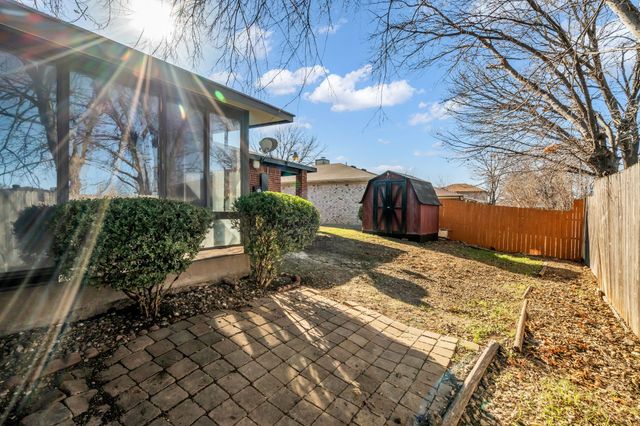 319 Faircrest Drive, Arlington, TX 76018