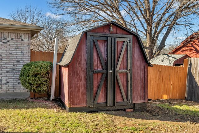 319 Faircrest Drive, Arlington, TX 76018