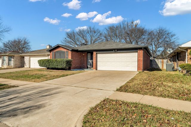 319 Faircrest Drive, Arlington, TX 76018