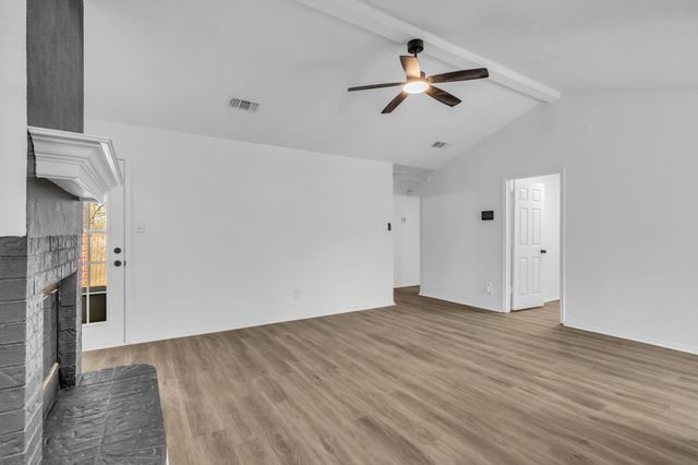 319 Faircrest Drive, Arlington, TX 76018