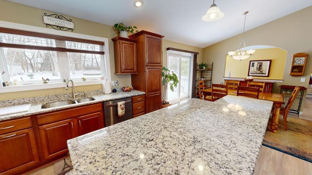 3177 Lakecrest Road NE, Alexandria, MN 56308