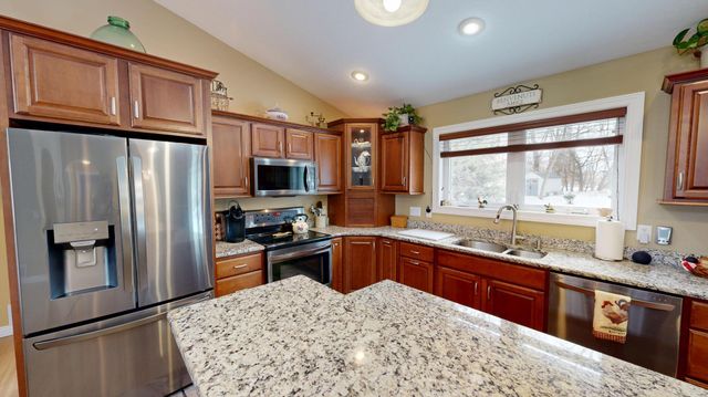 3177 Lakecrest Road NE, Alexandria, MN 56308