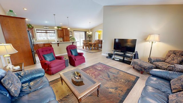 3177 Lakecrest Road NE, Alexandria, MN 56308