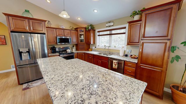 3177 Lakecrest Road NE, Alexandria, MN 56308