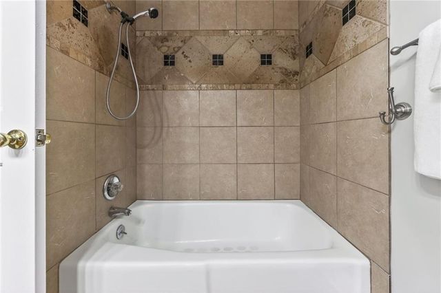 516 Sharon Drive, Liberty, MO 64068