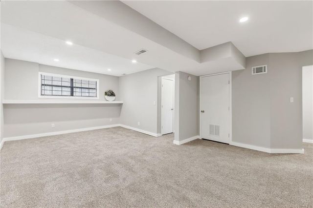 516 Sharon Drive, Liberty, MO 64068