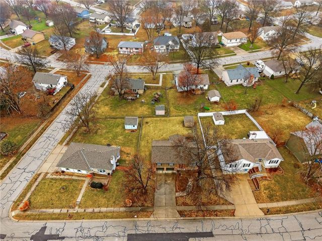 516 Sharon Drive, Liberty, MO 64068