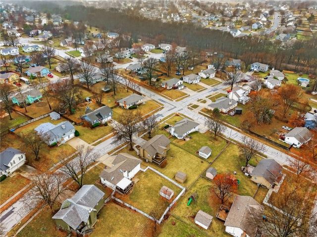 516 Sharon Drive, Liberty, MO 64068