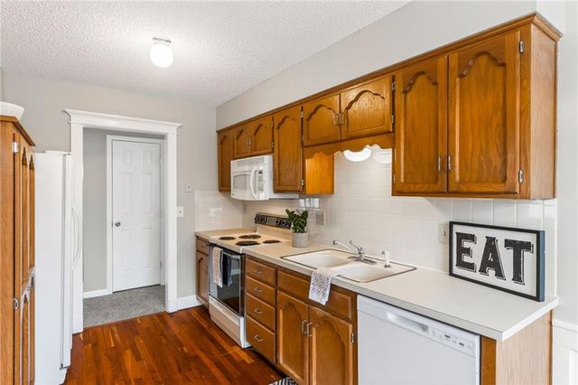 516 Sharon Drive, Liberty, MO 64068