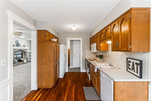 516 Sharon Drive, Liberty, MO 64068