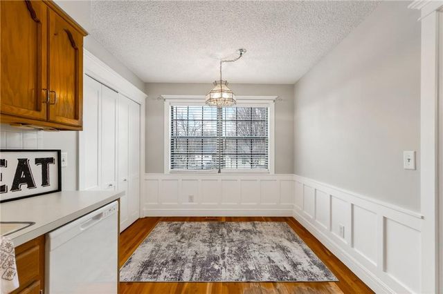 516 Sharon Drive, Liberty, MO 64068