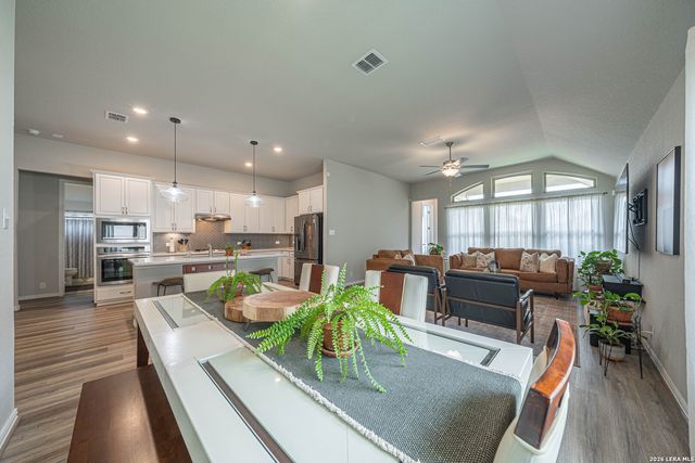 324 PROCTOR GRV, Cibolo, TX 78108