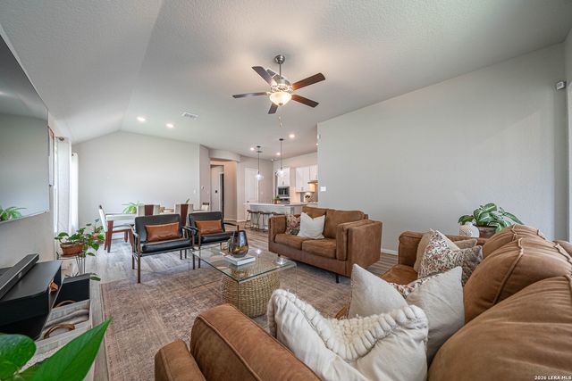 324 PROCTOR GRV, Cibolo, TX 78108