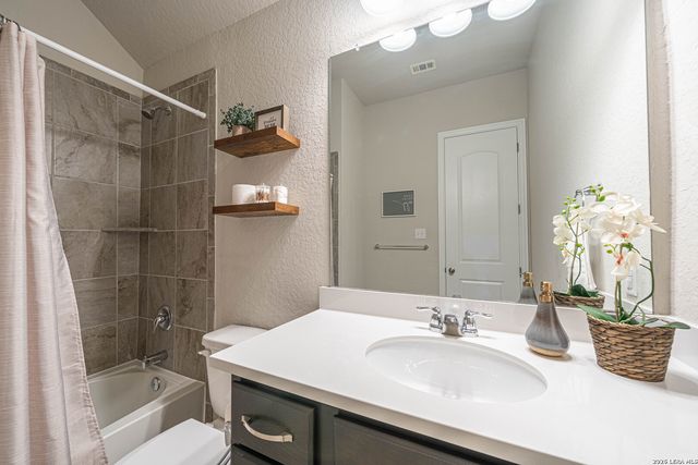 324 PROCTOR GRV, Cibolo, TX 78108