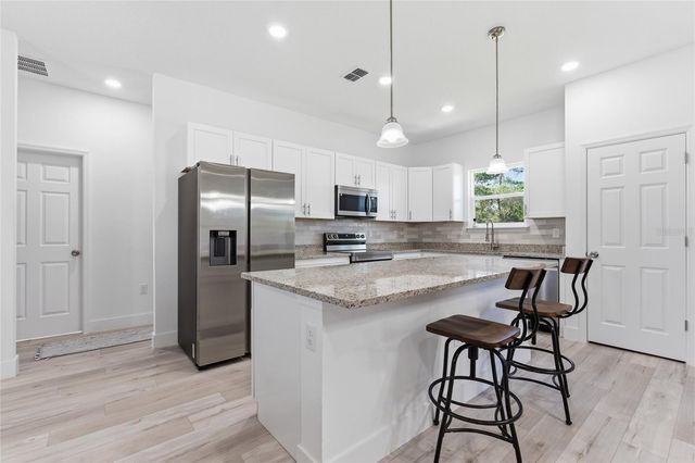 14 FISHER PLACE, Ocklawaha, FL 32179