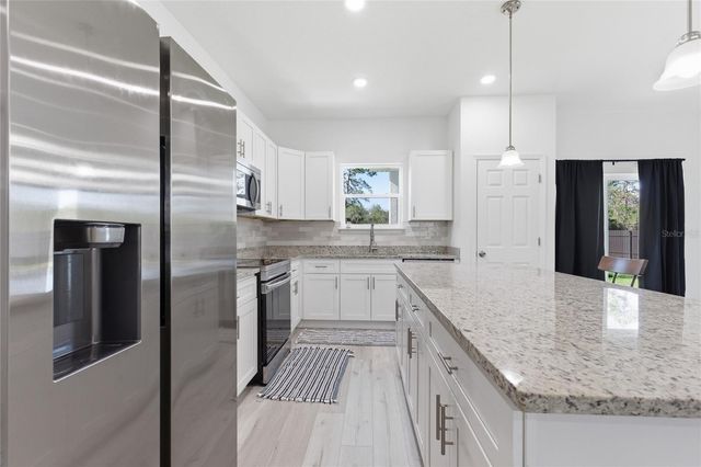 14 FISHER PLACE, Ocklawaha, FL 32179