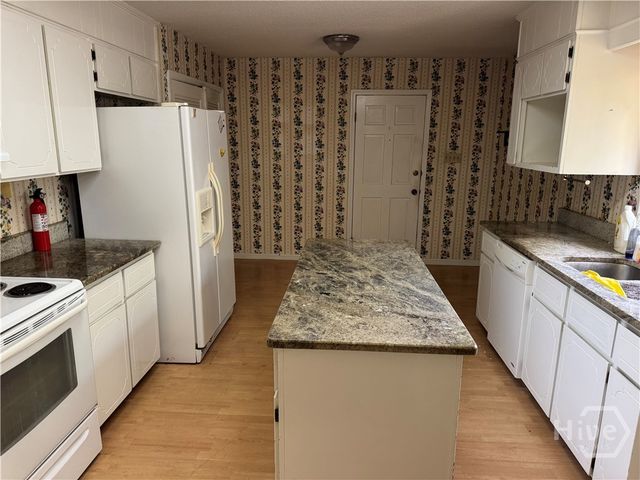 2 Moss Pointe Court, Savannah, GA 31410